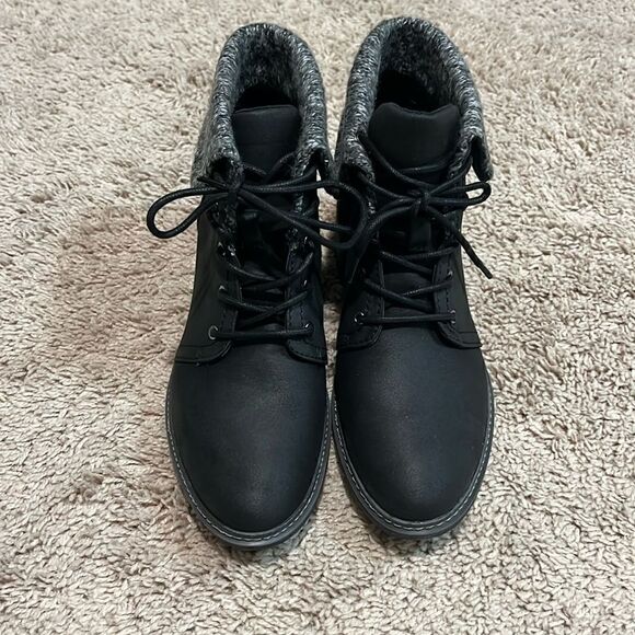 Cliffs by White Mountain Women’s Elinor Black Lace-Up Boots - Picture 3 of 8